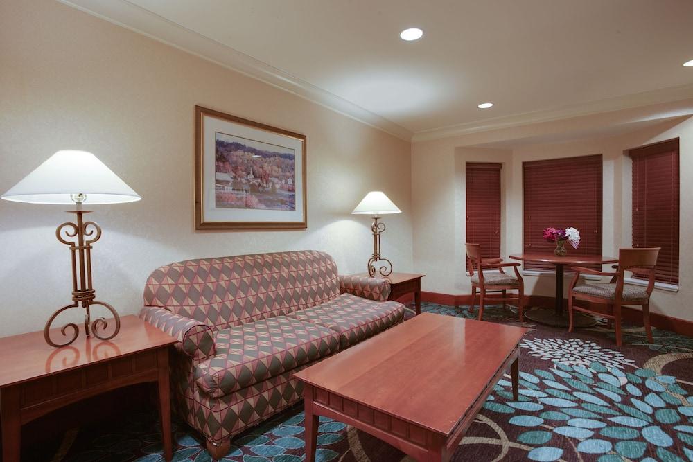 Staybridge Suites Corning By Ihg Екстер'єр фото